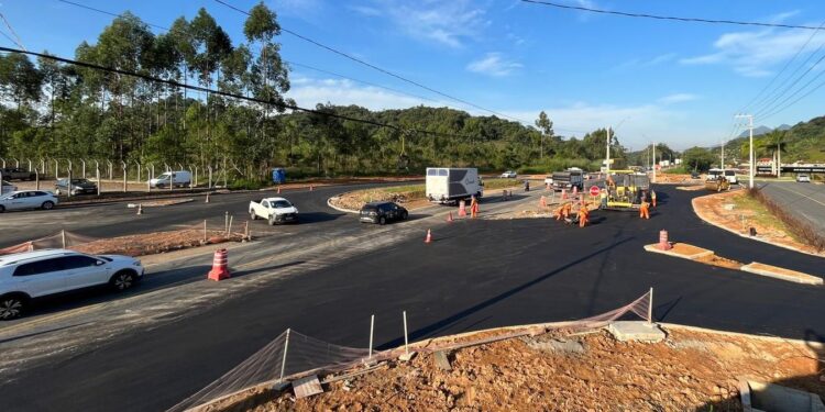 Obras na rotatória da BR-280, em Jaraguá do Sul, estão 85% concluídas