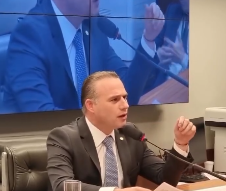 [Vídeo] Deputado jaraguaense defende aumento no número de deputados: “Mais recursos para Santa Catarina”