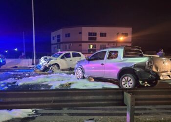 [Fotos] Três carros se envolvem em acidente na BR-280, em Guaramirim