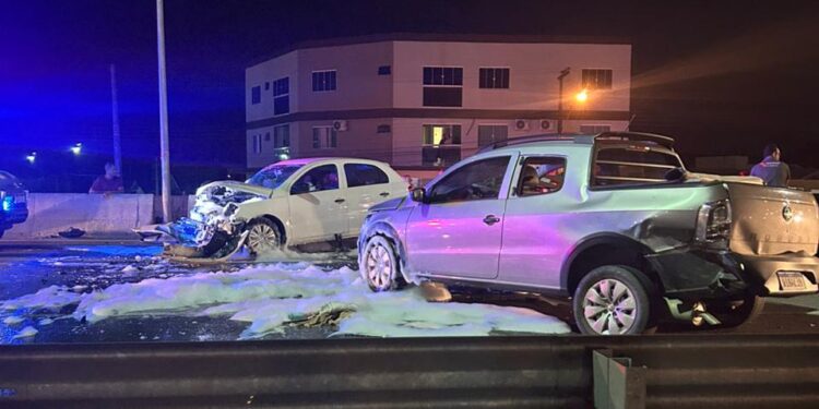 [Fotos] Três carros se envolvem em acidente na BR-280, em Guaramirim