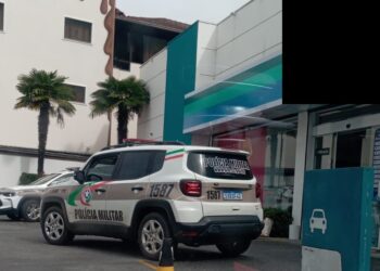 “Golpe do provador”: Homem furta 80 peças de loja no shopping, tenta fugir, mas é preso em Jaraguá do Sul