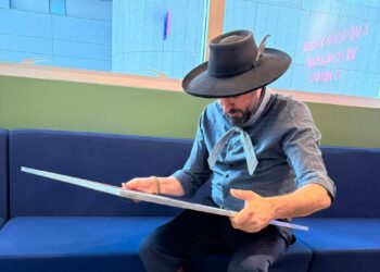 Cantor Paulinho Mocelin conquista Disco de Ouro com “Camionete Branca”