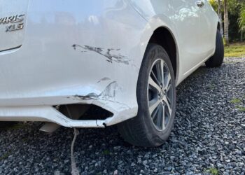 [Vídeo] Motociclista fica ferida após bater na traseira de carro em Jaraguá do Sul