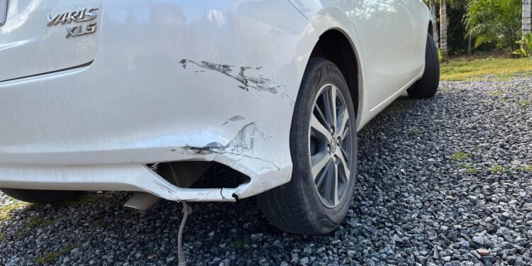 [Vídeo] Motociclista fica ferida após bater na traseira de carro em Jaraguá do Sul