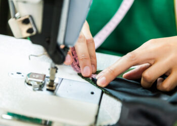 Trabalhadores do vestuário da região recebem reajuste no salário de junho