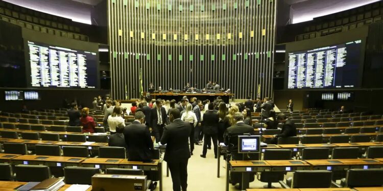 Câmara pode votar urgência para aumentar número de deputados federais