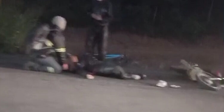 [Vídeo] Adolescente em moto elétrica fica ferida após acidente em Guaramirim