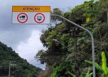 Caminhoneiros seguem ignorando restrições de tráfego no Rio Molha