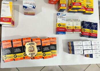 [Fotos] Farmácia que vendia medicamentos ‘tarja preta’ sem receita é alvo de operação em Schroeder