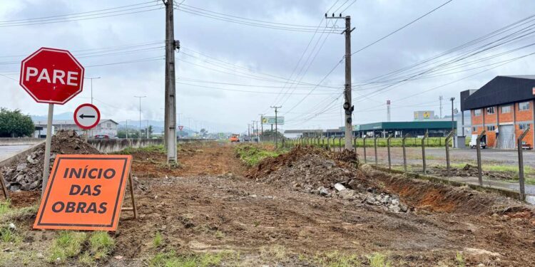 Prefeitura de Guaramirim inicia pavimentação na marginal da BR-280