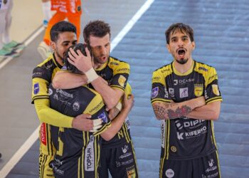 Jaraguá goleia o Pato e vai à final da Taça Brasil de Futsal