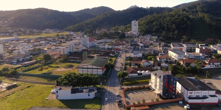 Guaramirim bate recorde e análise de alvarás já é feita em apenas um dia