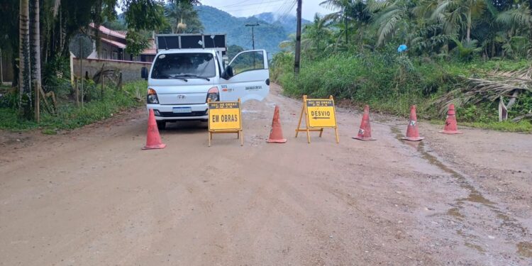 Interdição total de um trecho da Rua Germano Lenz, em Jaraguá do Sul