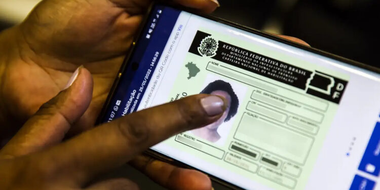 Lula sanciona lei que cria CNH gratuita para população de baixa renda