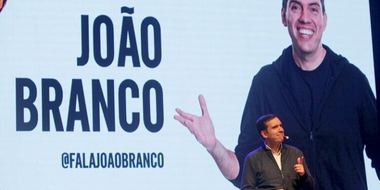João Branco desafia conceitos em evento da CDL de Jaraguá do Sul