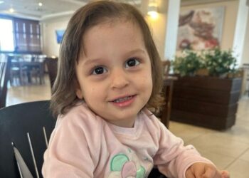 Jaraguaense de 2 anos com leucemia rara precisa de doador de medula óssea