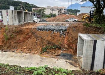 Galerias são instaladas em ribeirões para ampliação da Rua 13 de Maio, em Jaraguá do Sul
