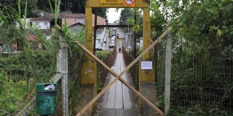 Ponte pênsil é interditada para revitalização completa em Jaraguá do Sul