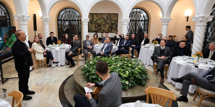 Governo de SC anuncia corte de impostos e zera sobre alimentos da cesta básica