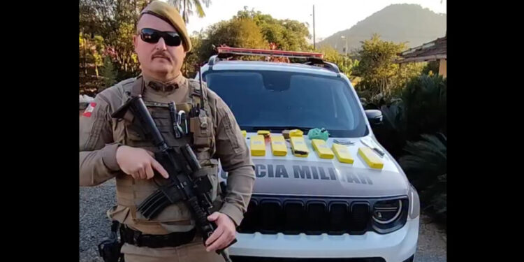 [Vídeo] Adolescente é apreendido com grande quantidade de drogas em Jaraguá do Sul