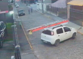 Foragido é preso após ser visto manobrando carro na frente da Polícia Civil em Jaraguá do Sul