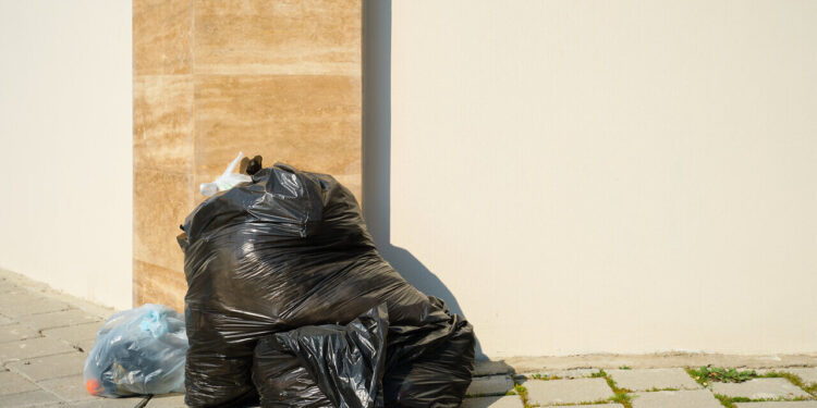 Guaramirim disponibiliza telefone exclusivo para reclamações sobre coleta de lixo