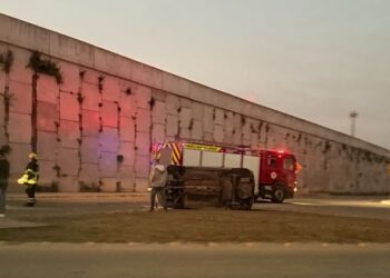 Duas pessoas ficam feridas em capotamento na BR-280, em Guaramirim