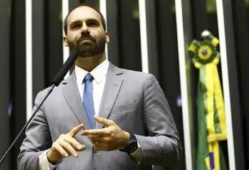 Eduardo Bolsonaro diz que não vai renunciar ao mandato de deputado