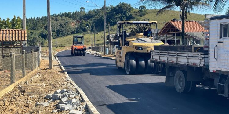 Prefeitura de Guaramirim inicia fase de asfaltamento nas ruas Luís Jordan e Gilio Ochner