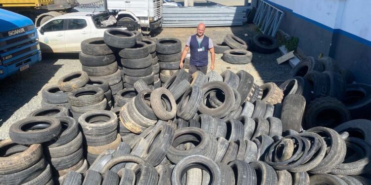 Secretaria de Saúde de Guaramirim recolhe 333 pneus em ação contra a dengue