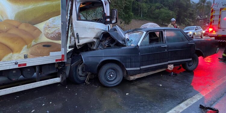 [Vídeo] Acidente na BR-470 mata mãe, avó e criança; Motorista foi preso