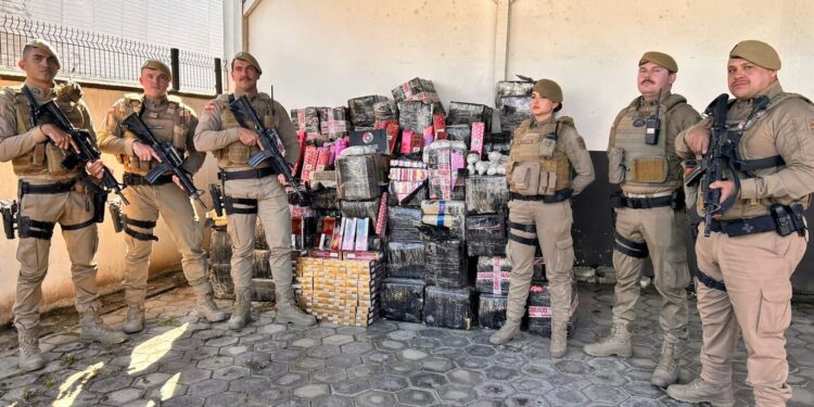 Caminhão carregado com 3,7 toneladas de maconha é interceptado na SC-108, em Massaranduba