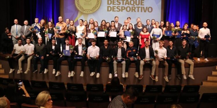 Câmara de Vereadores de Jaraguá do Sul faz entrega do Prêmio Destaque Desportivo 2025