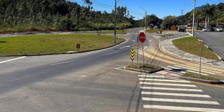 Rotatória na BR-280, em Jaraguá do Sul, entra na fase final