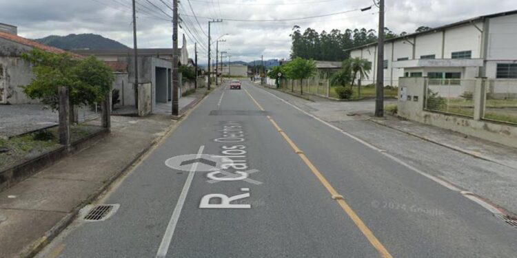 [Jaraguá] Trecho da rua Carlos Oechsler em meia pista a partir de segunda (18)