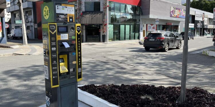 Número de multas no estacionamento rotativo de Jaraguá do Sul reduz 98%