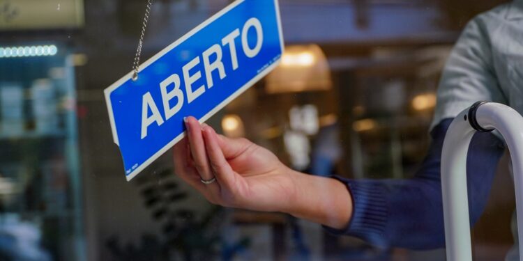 Abertura de empresas poderá ser feita por WhatsApp em Santa Catarina