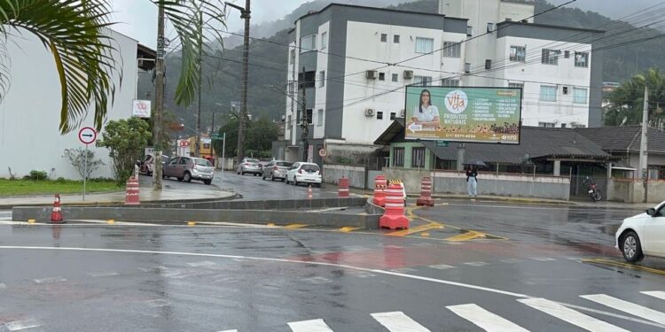 Prefeitura de Jaraguá do Sul inicia construção de canteiros centrais