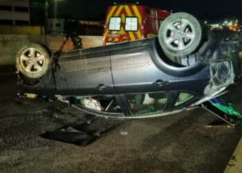 Motorista fica ferido após capotamento em Guaramirim