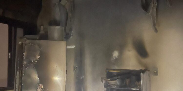 Quitinete pega fogo em Guaramirim