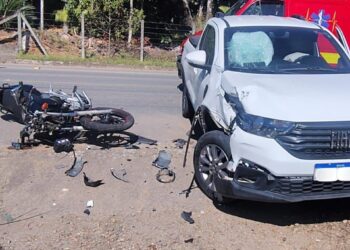 Motociclista tem fratura após acidente com carro em Schroeder