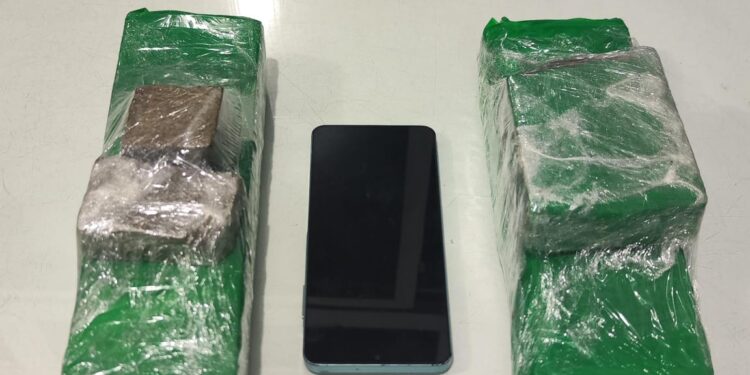 PMs apreendem 2kg de maconha com homem em Guaramirim