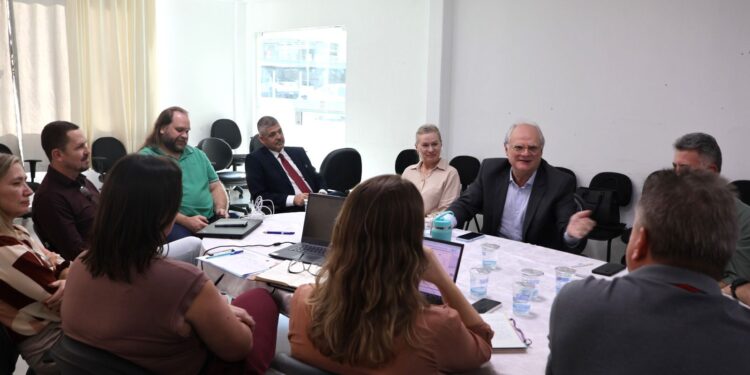 Reunião discute construção de nova escola em Jaraguá do Sul para atender bairros em expansão