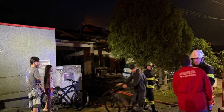 Incêndio atinge residência em Jaraguá do Sul