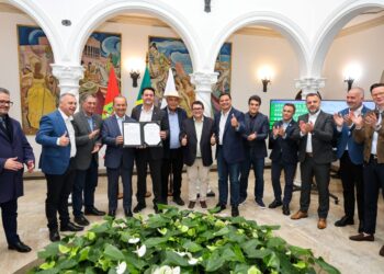 Santa Catarina e Paraná assinam acordo sobre royalties do petróleo que vai garantir obras de infraestrutura