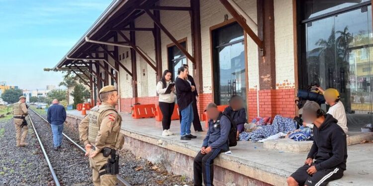 Prefeitura de Guaramirim faz abordagem a pessoas em situação de rua com apoio da PM