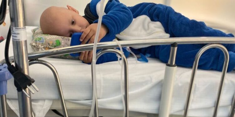 Campanha continua: Rhavy, de 3 anos, luta contra a leucemia e precisa de ajuda