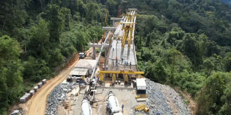 Duplicação da BR-280 avança com lançamento de vigas do elevado em Jaraguá do Sul