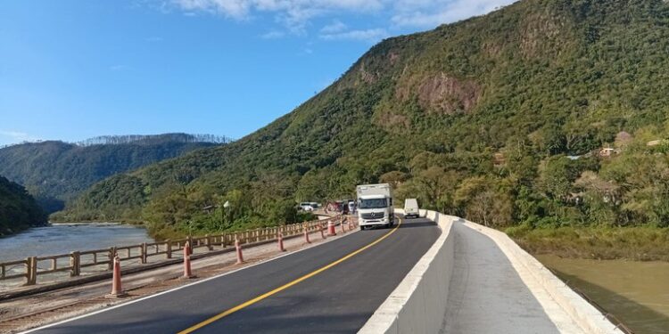 Ponte em obras na BR-470 tem tráfego liberado de forma provisória