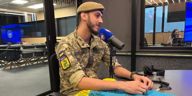 [Vídeo] Jaraguaense que lutou na guerra da Ucrânia detalha experiência em combate